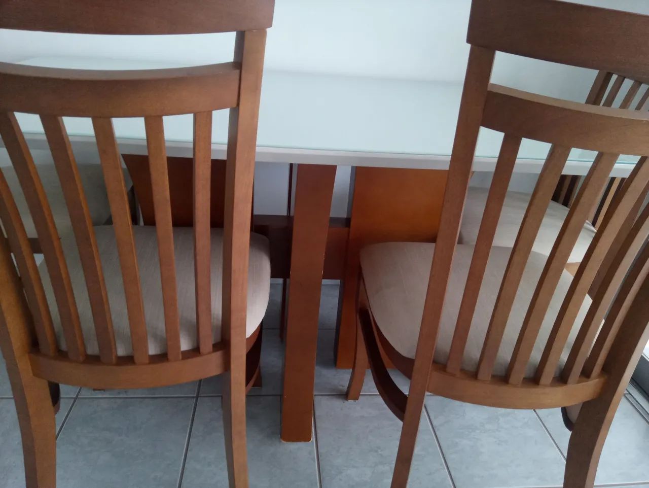 Mesa e cadeiras de madeira - Foto 2