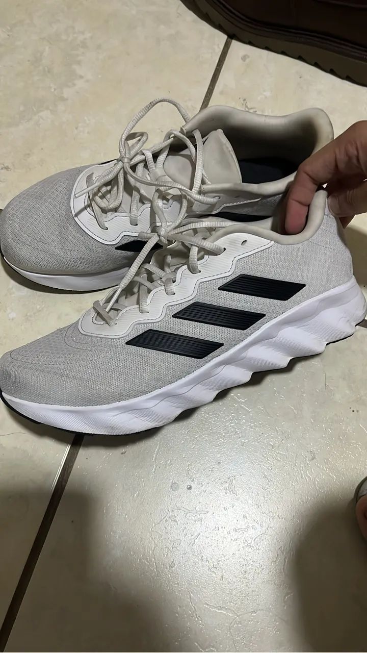 Tênis adidas 41 - Foto 2