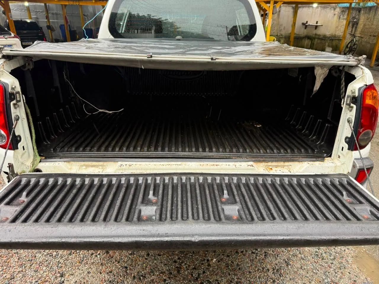 Mitsubishi L200 Triton HLS 2.4 Flex 16V CD Mec. 2017 - Foto 5