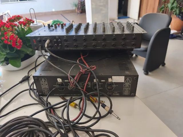 Mesa de som com caixas de som e retorno - Foto 3