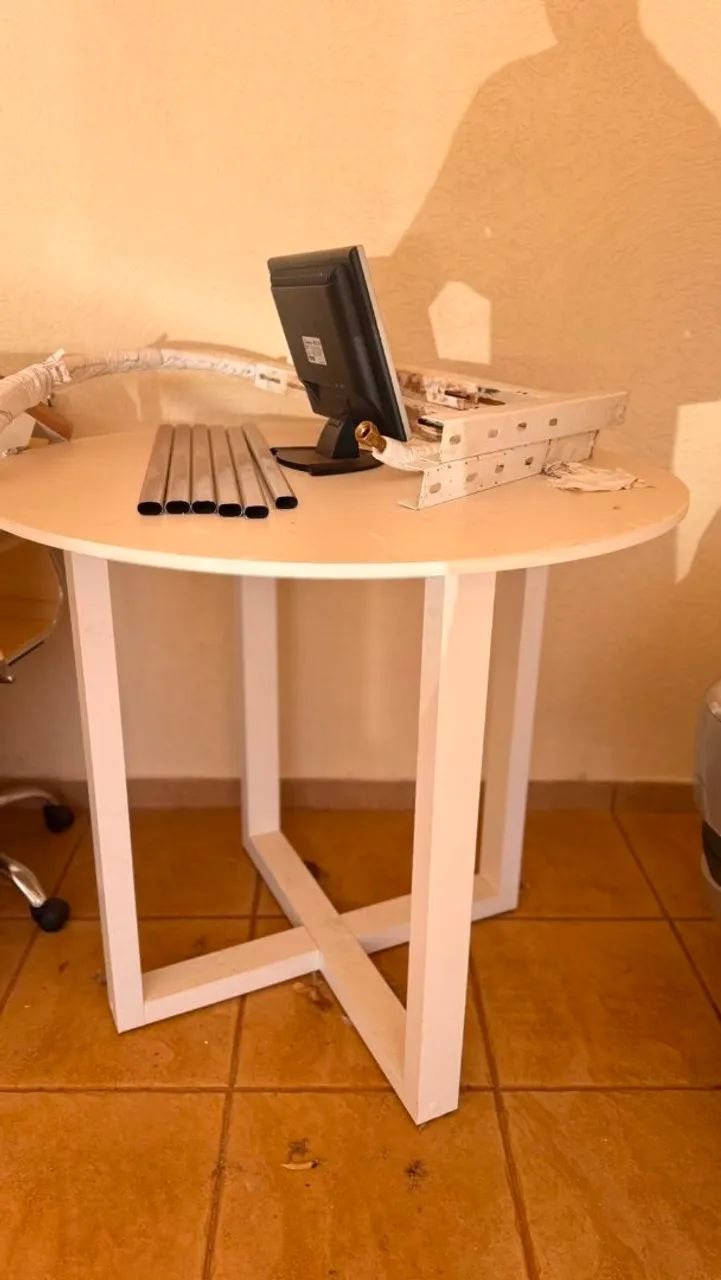 Vende se mesa redonda para loja 