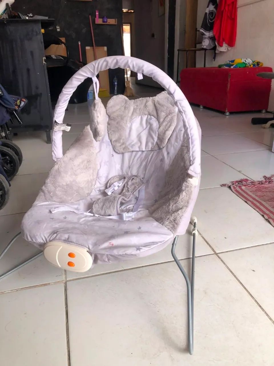 Cadeirinha de balanço q vibra e toca musica 