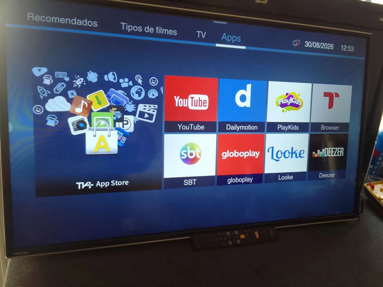 Tv thoshiba 40polegadas completa smart com remoto  tudo ok