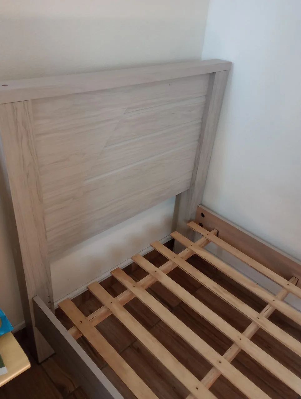 Vendo cama de solteiro e poltrona  - Foto 2