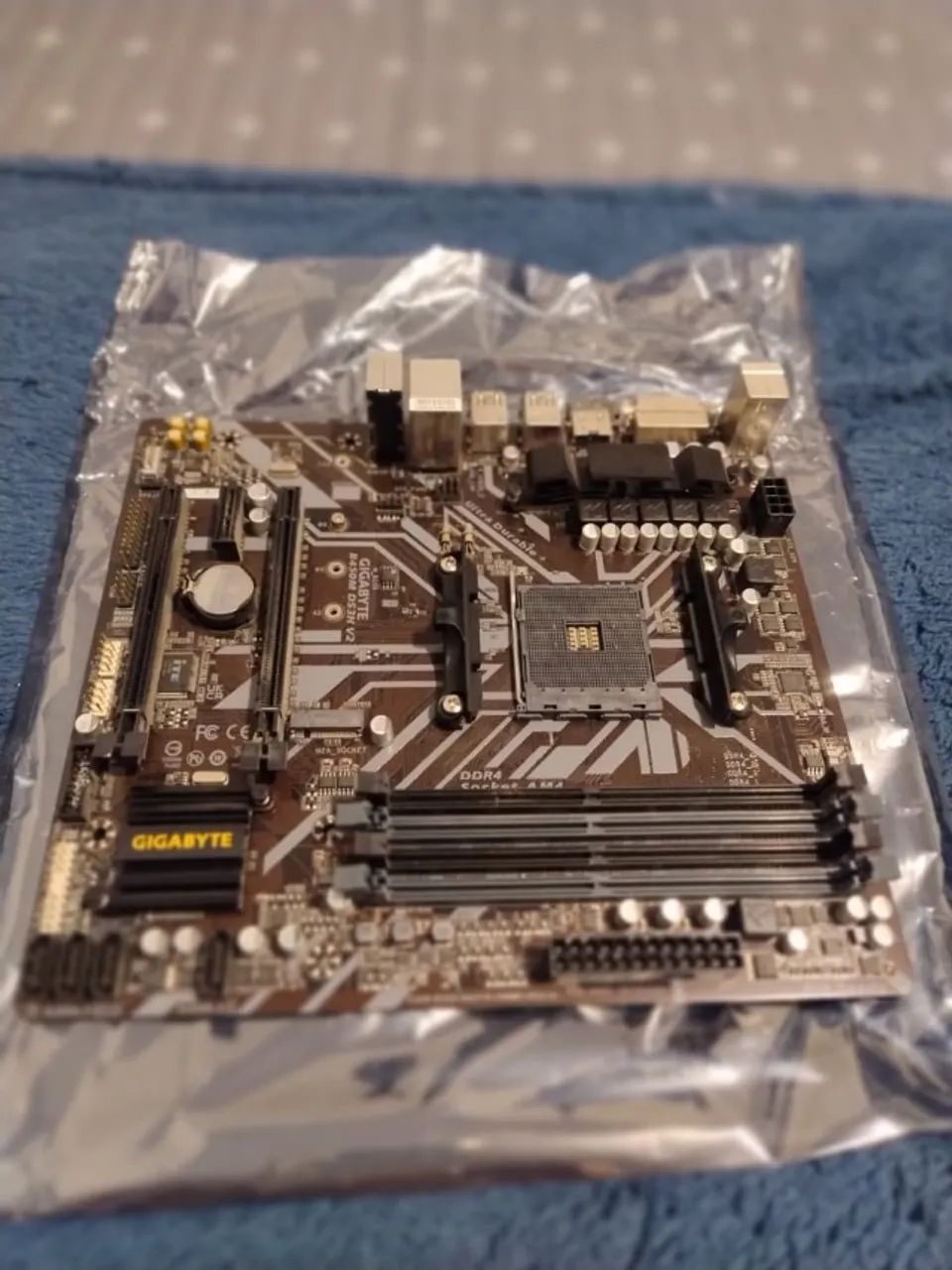 Placa-mãe Gigabyte B450M468277893918238721