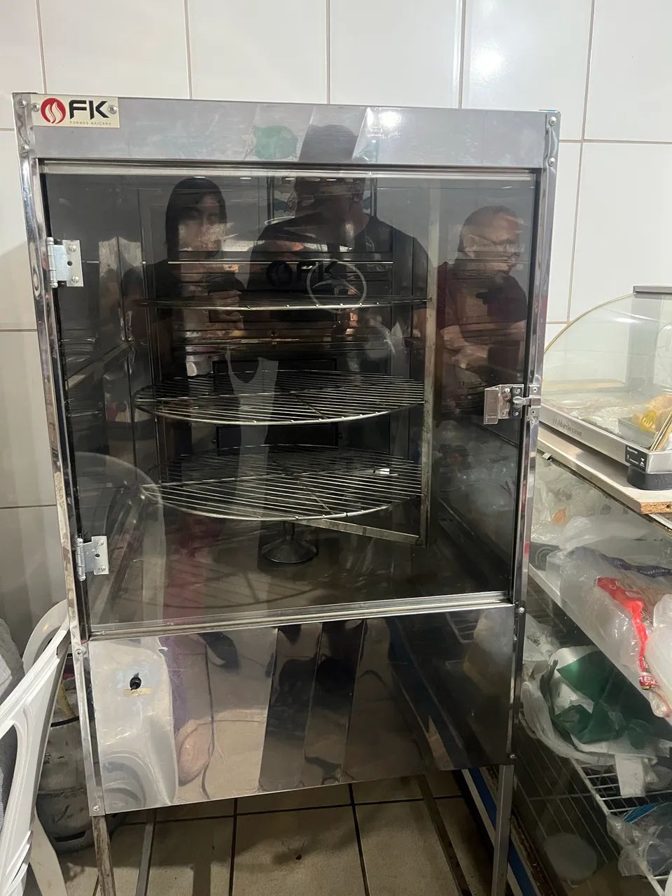 Máquina de assar frango semi nova
