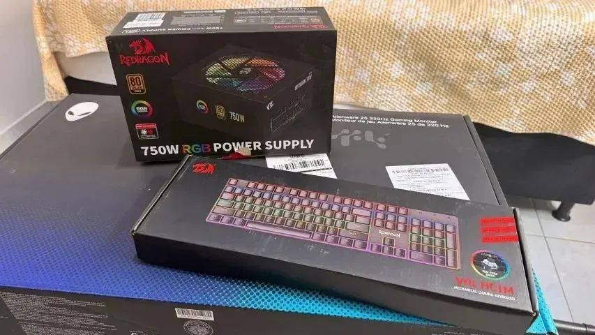 PC Gamer Ryzen 7 9800X3D + RTX 5080 + Monitor Alienware 320Hz + Volante G29 e pedal - Foto 4