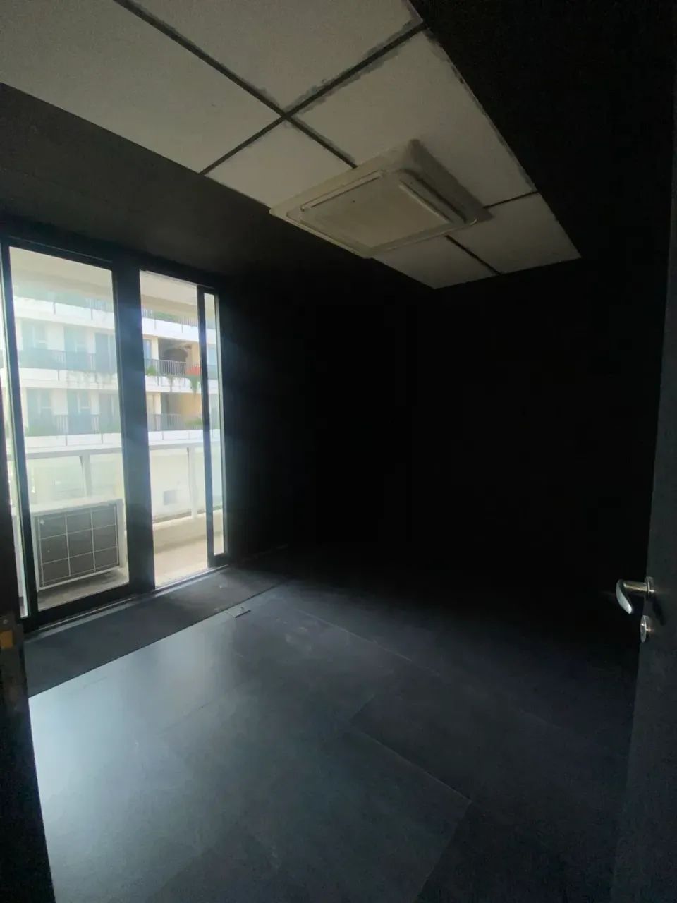 Conjunto Comercial   84 m²    uma quadra da Braz Leme