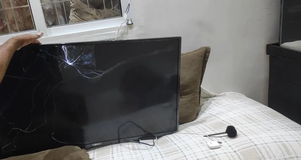 Tv LG retirada de peças 