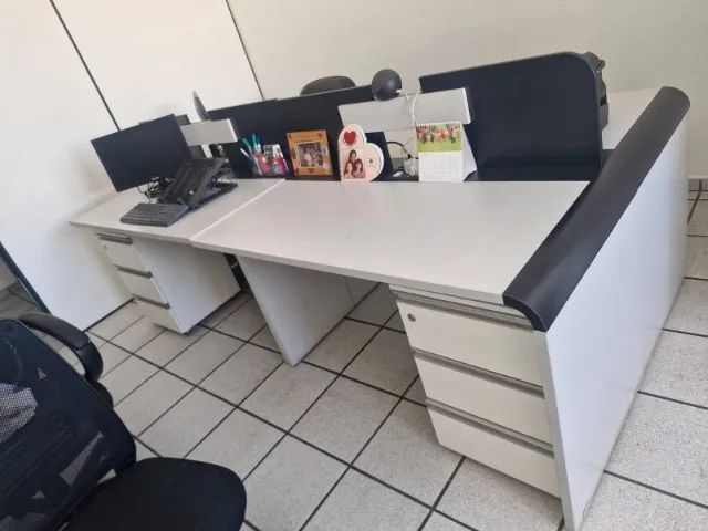 Mesa de escritório com gaveteiro - Foto 2
