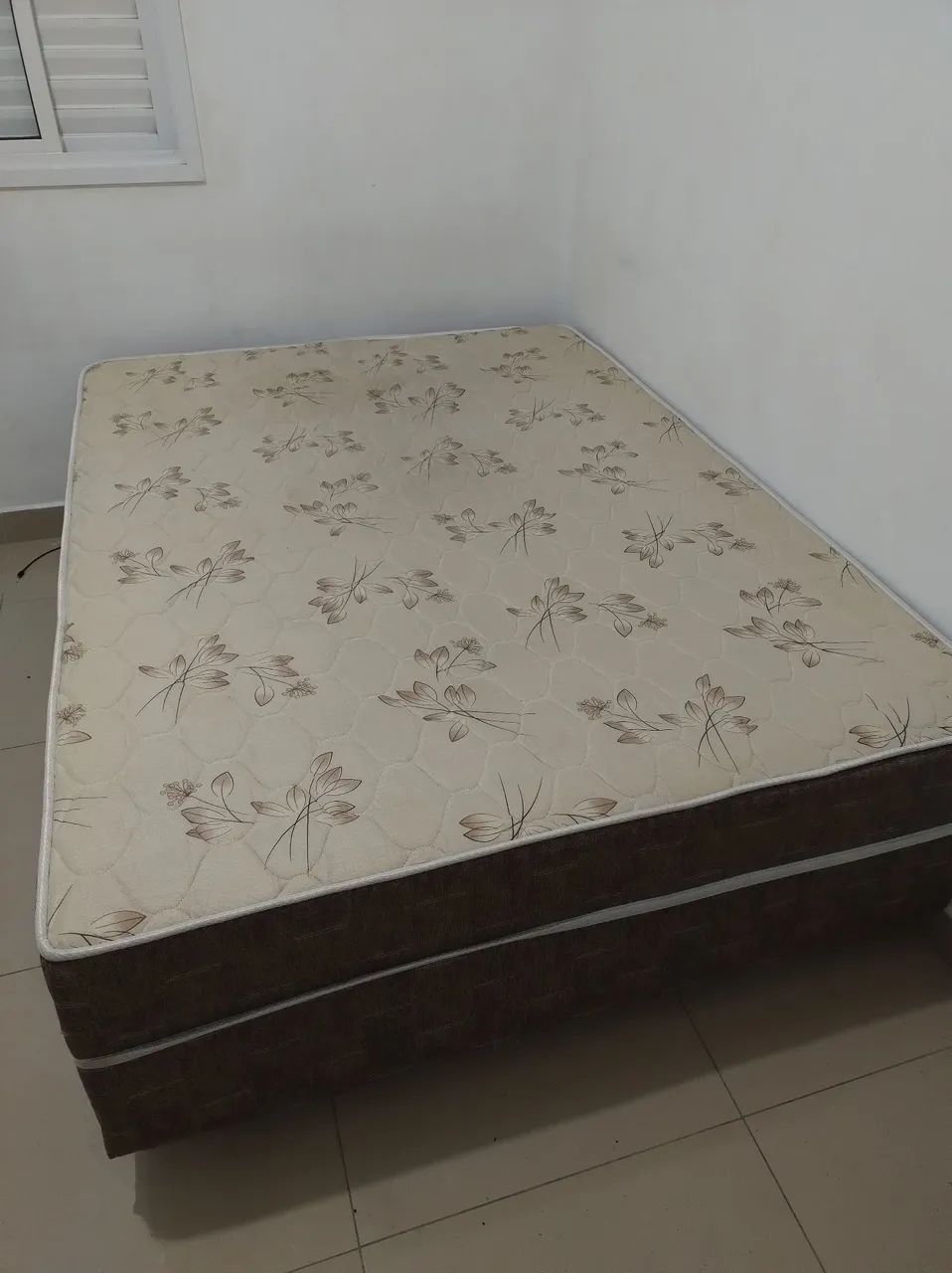 Cama box ótimo estado de conservação 
