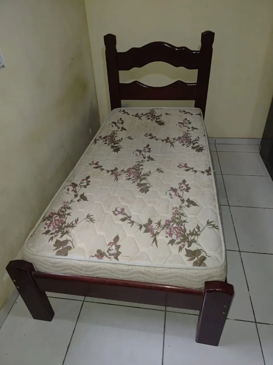 CAMA DE MADEIRA/ SOLTEIRO C/ COLCHÃO - Foto 3