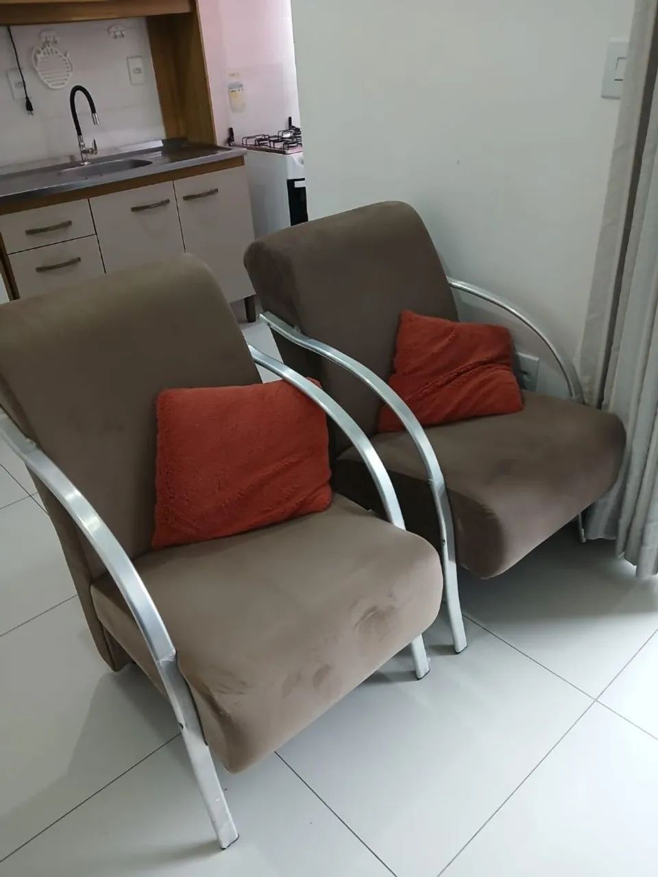 PAR DE POLTRONAS ESTOFADAS  - Foto 2