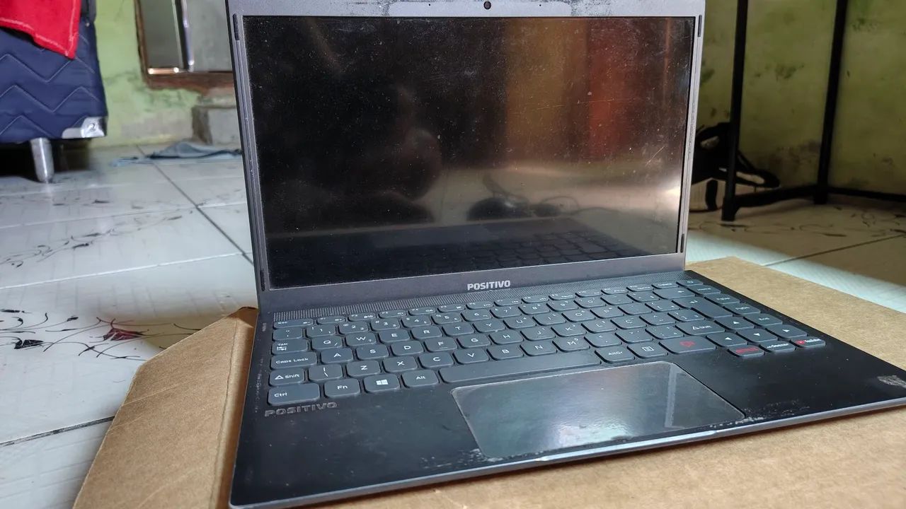 Notebook Positivo - retirada de peças