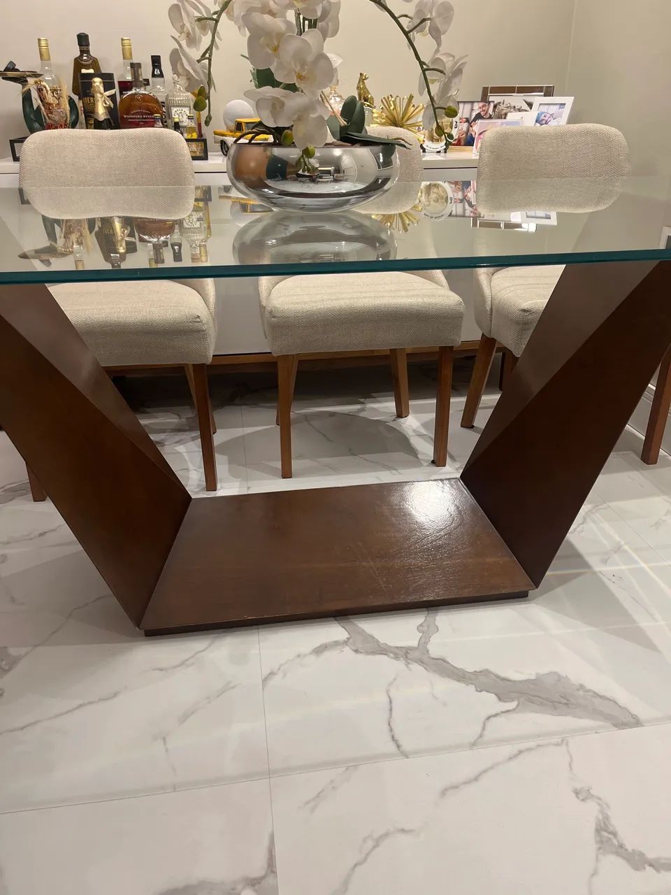 Mesa de vidro com pés em madeira  - Foto 3