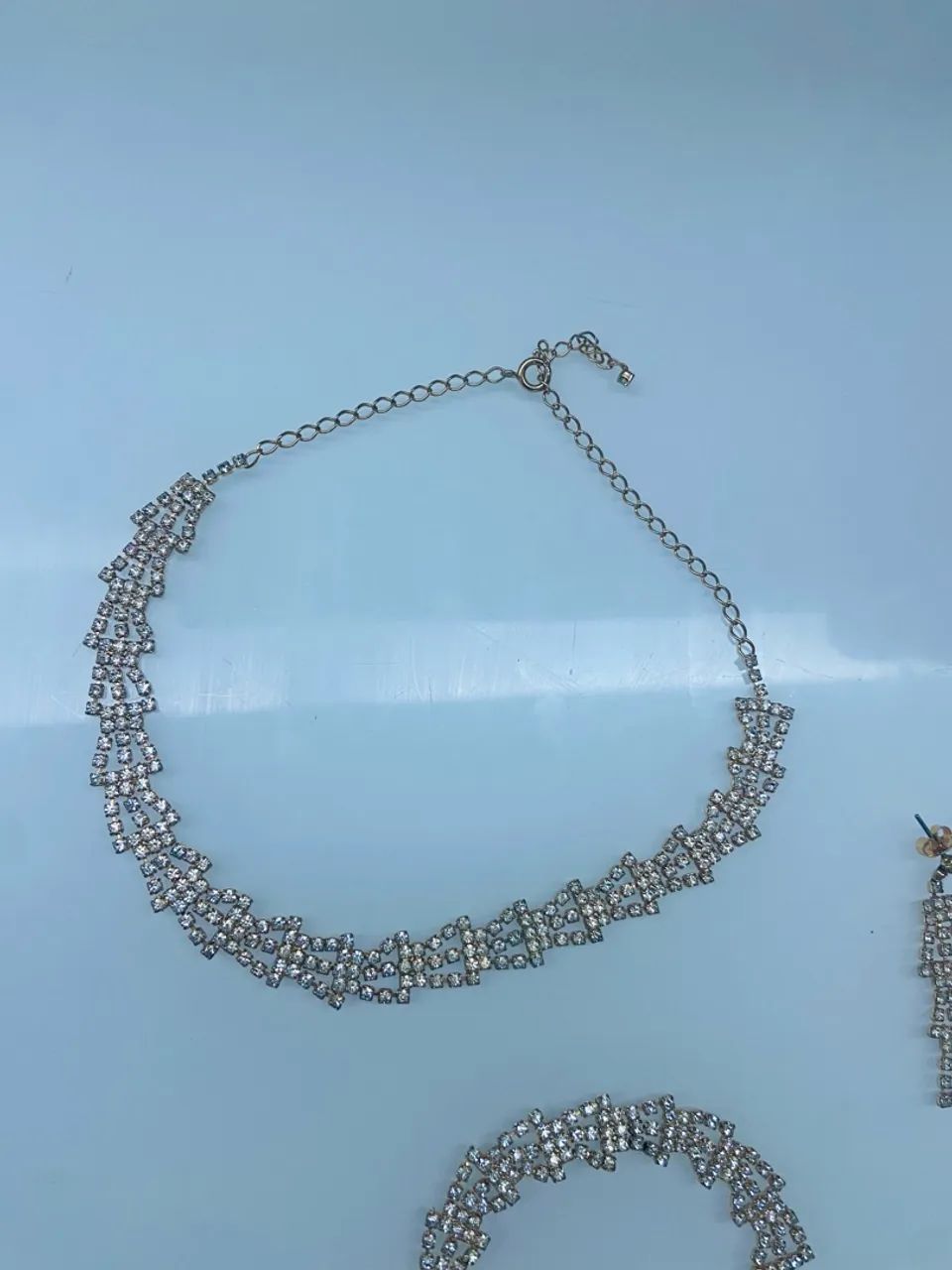 Brinco + Pulseira + Chocker cravejadas - Foto 2
