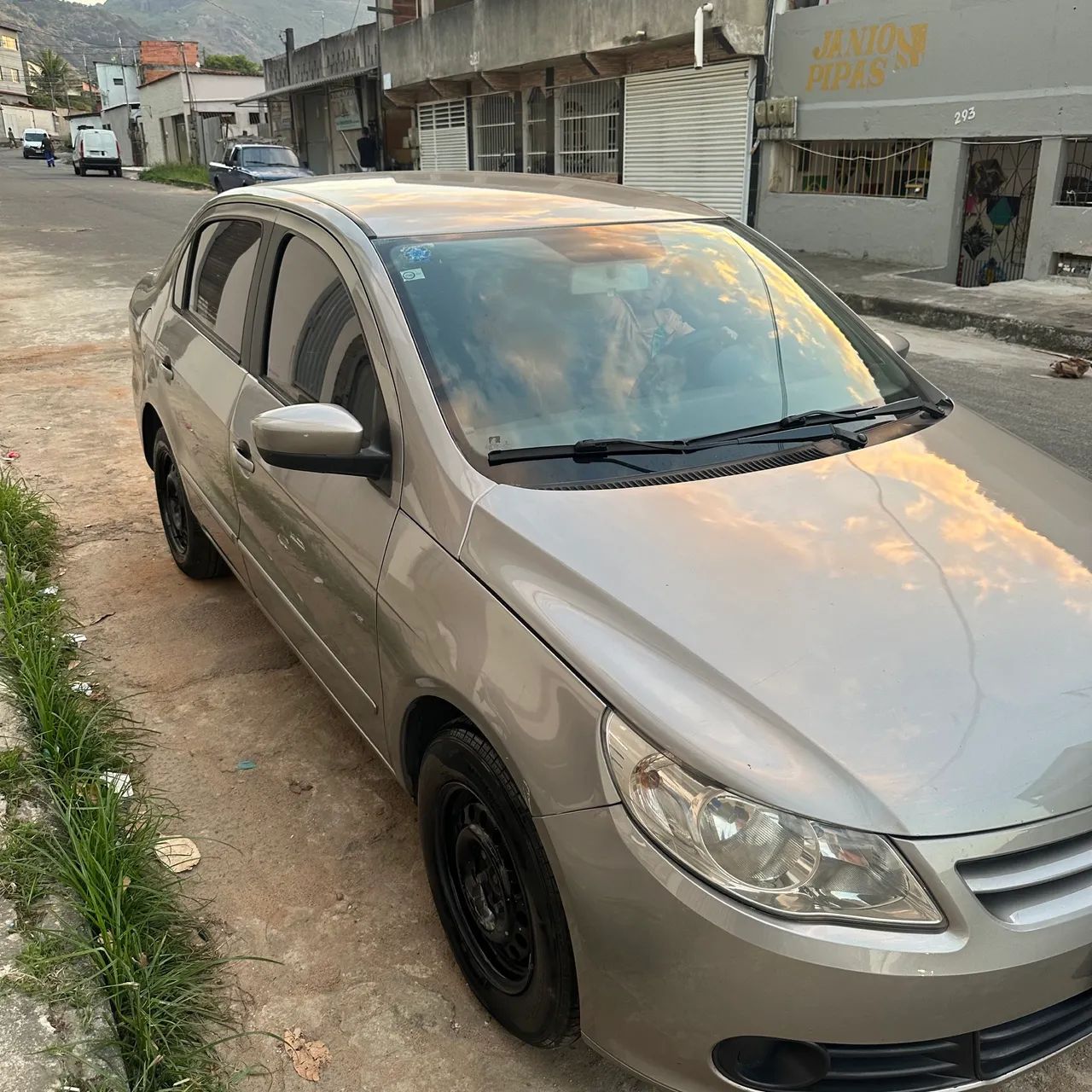 Volkswagen Voyage VOYAGE 1.0/1.0 City Mi Total Flex 8V 4p 2013