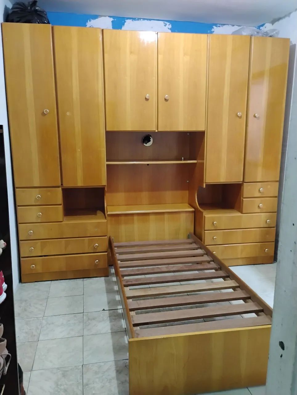 Guarda roupa de madeira bem grande. - Foto 3