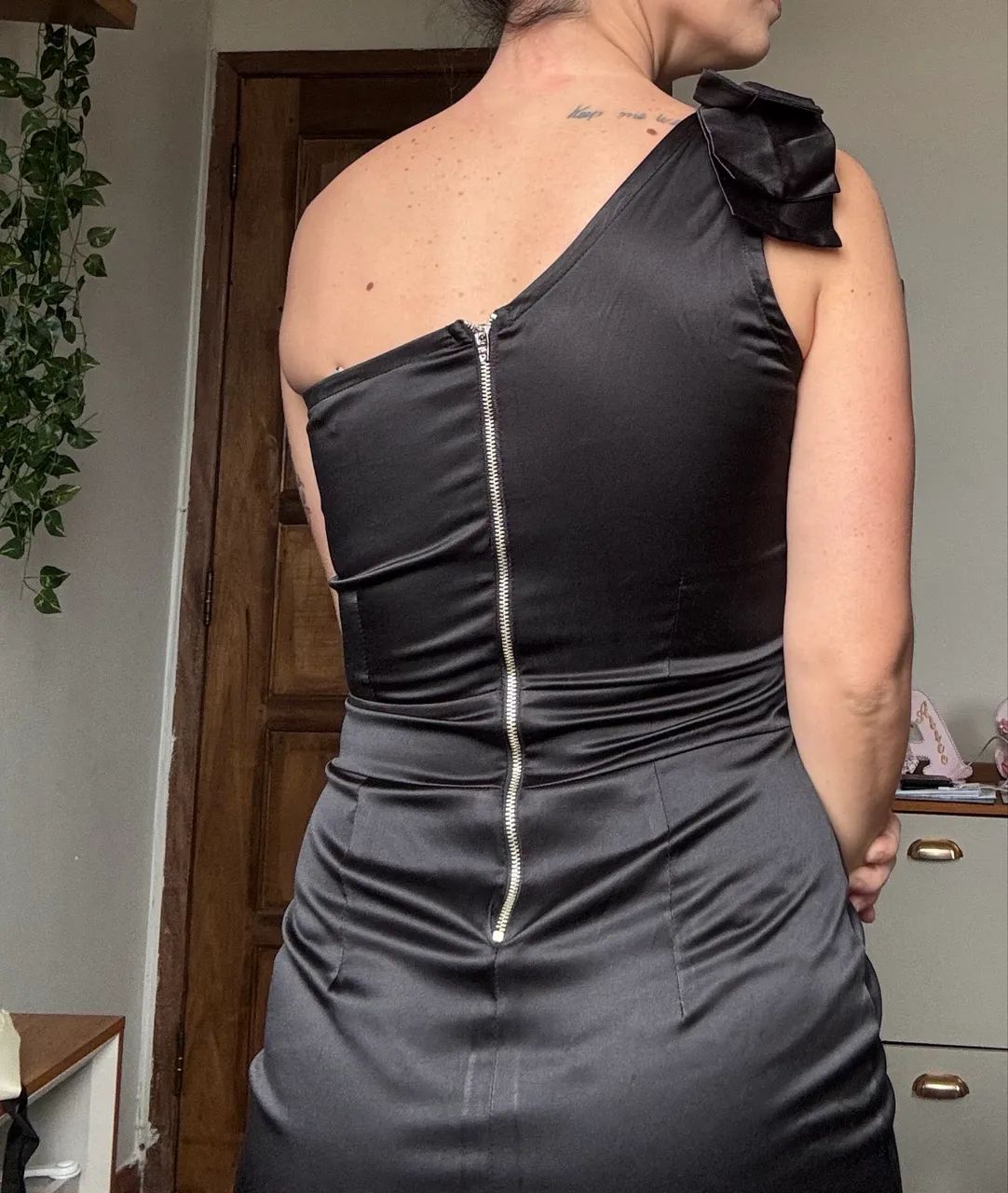 Vestido preto cetim - Foto 3