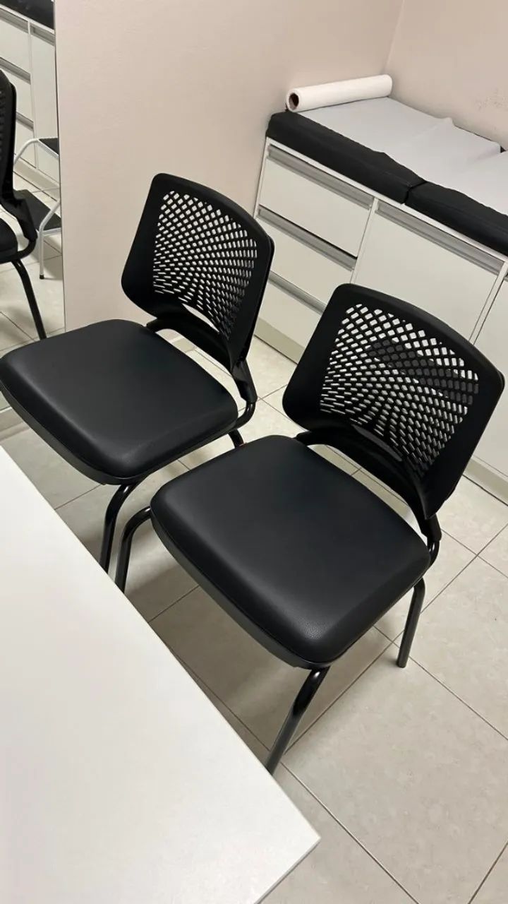 Cadeira Estofada Preta - Foto 2