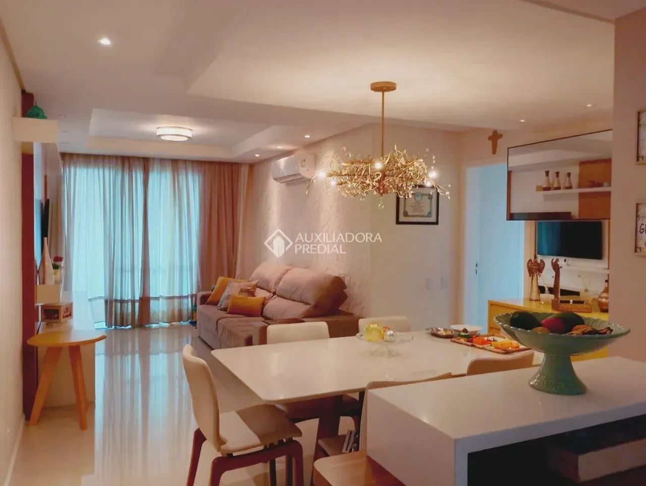 Apartamento com três quartos, sendo uma suíte, mais um escritório no Itacorubi - Foto 2