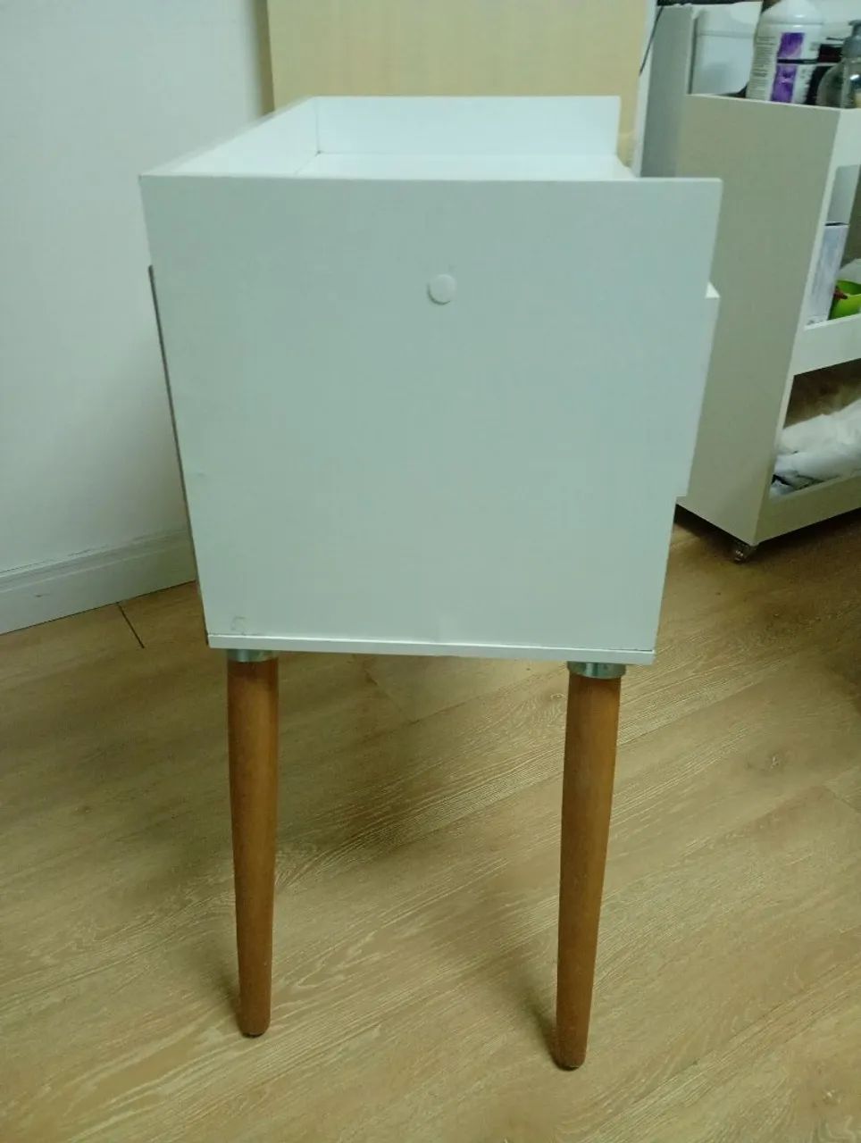 Armário pés madeira lindo e funcional  - Foto 4