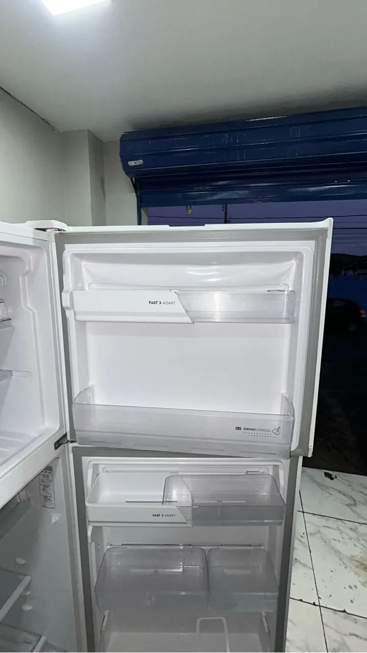 Geladeira Electrolux semi nova 