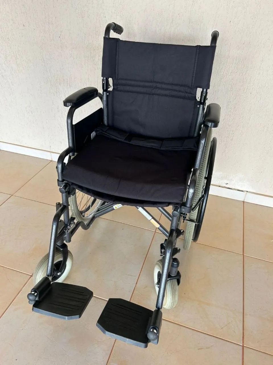 Cadeira de rodas dobrável