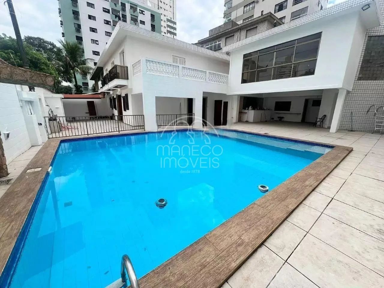 Casa com piscina, 4 dorm - Ponta da Praia, Santos