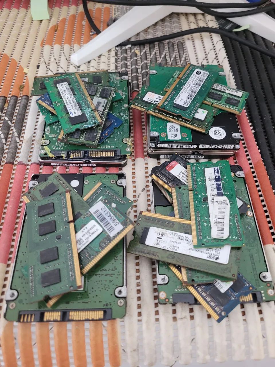 Memória RAM várias e HDs 