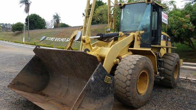 Pá carregadeira caterpillar 938g II 2004