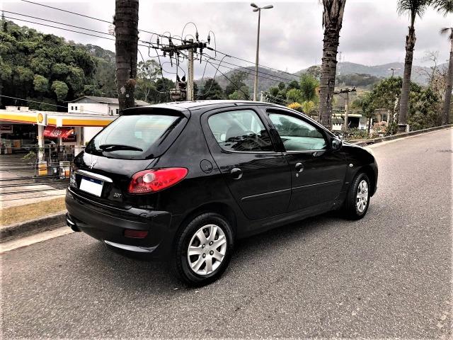 Peugeot 207 - 60.000 KM - Revisado - GNV 10m³ - Foto 4