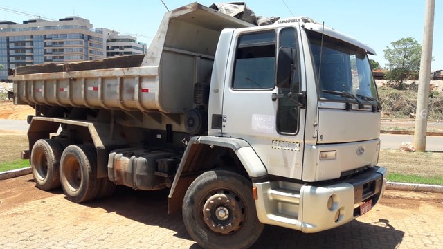 CAMINHÃO FORD CARGO 2422 ANO 2005 CAÇAMBA