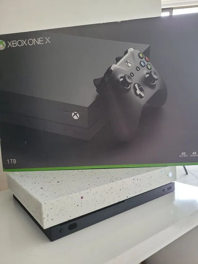 Xbox One X 1000GB - Branco - Edição limitada Hyperspace