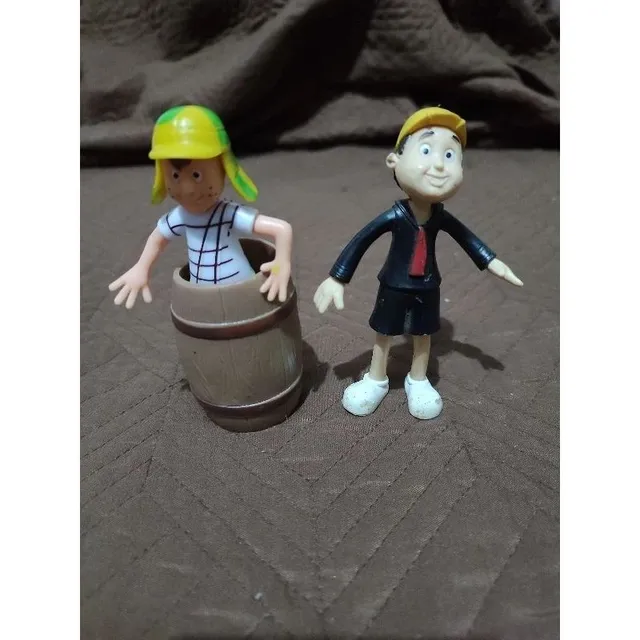 Antigo boneco do desenho animado Chaves. Possui desgast