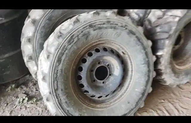 Pneus 265/70 R16 com rodas 6 furos - Foto 4