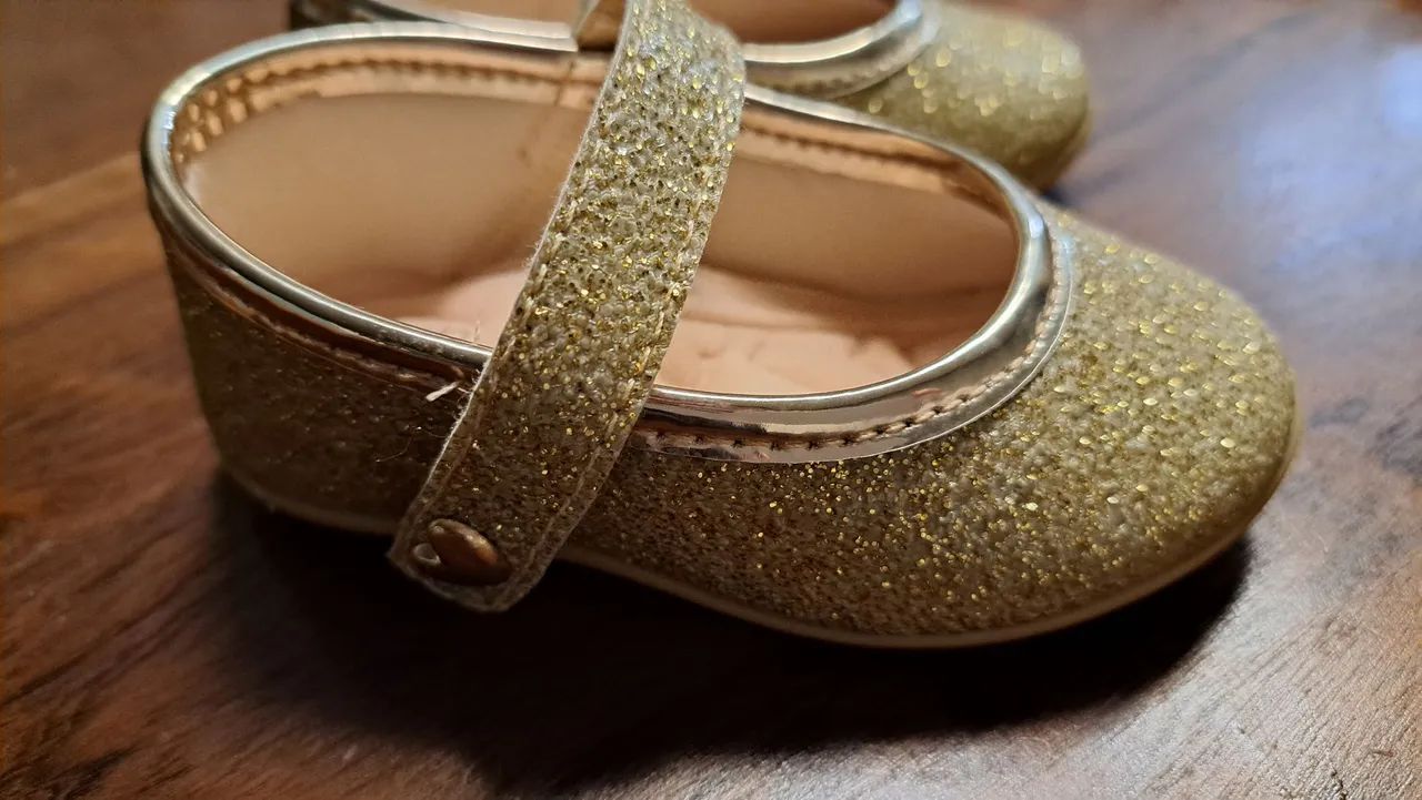Sapato dourado Pimpolho tamanho 18