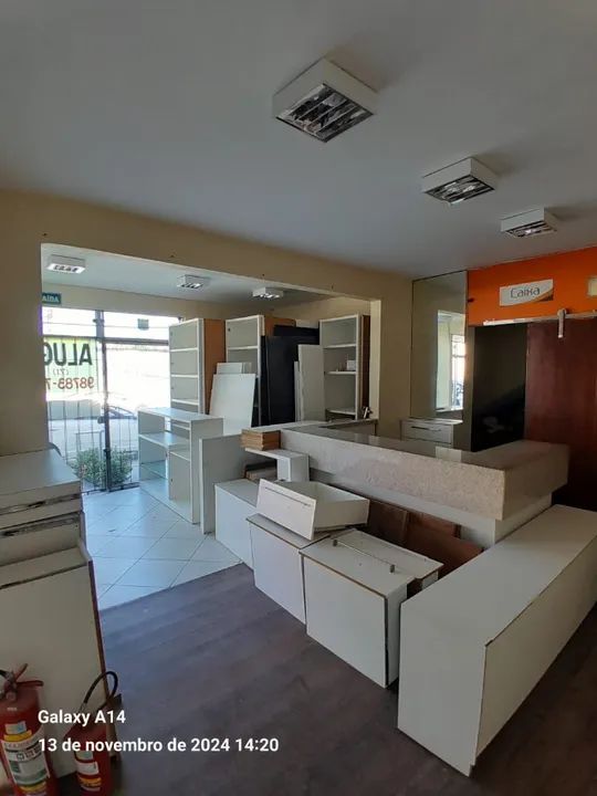 VENDE-SE PRÉDIO COMERCIAL COM CASA ANEXA - SALGADO FILHO