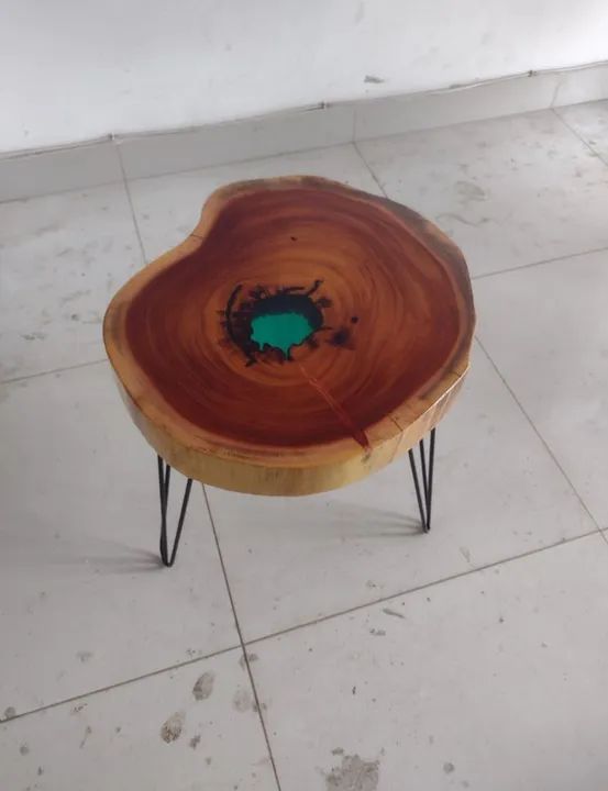 Mesa de centro em madeira e resina epoxi - Foto 4
