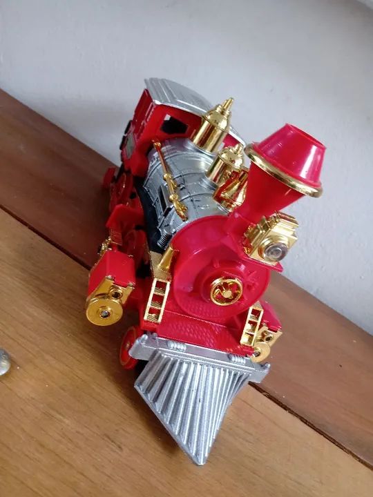 Trem de brinquedo antigo