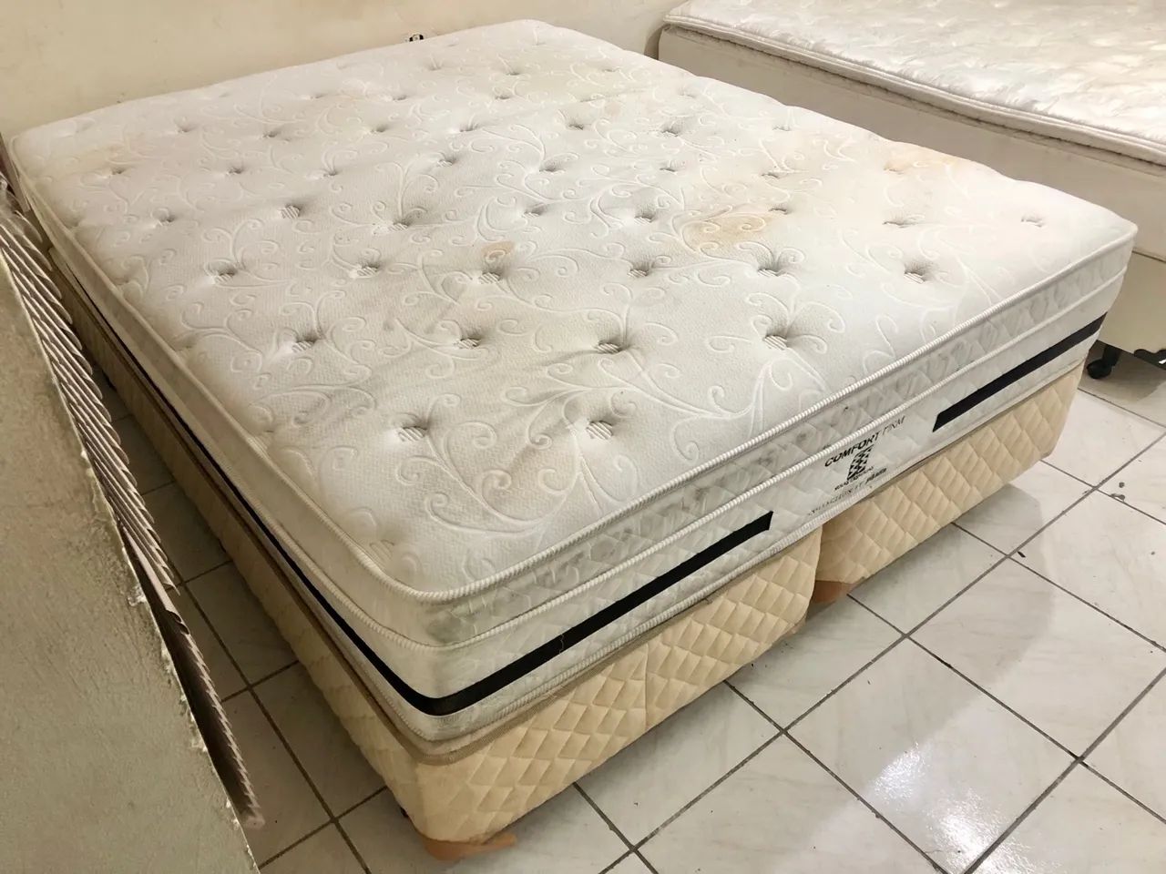 Cama Box queen size , cama queen , cama de casal 