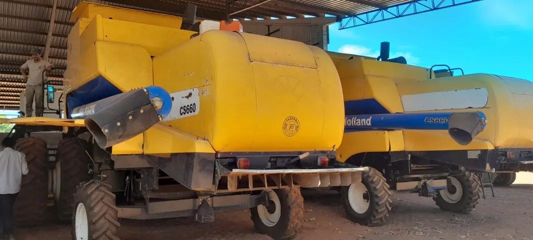 Colheitadeira New Holland CS 660 - Arrozeira - 2007 - Plataforma 30P Caracol