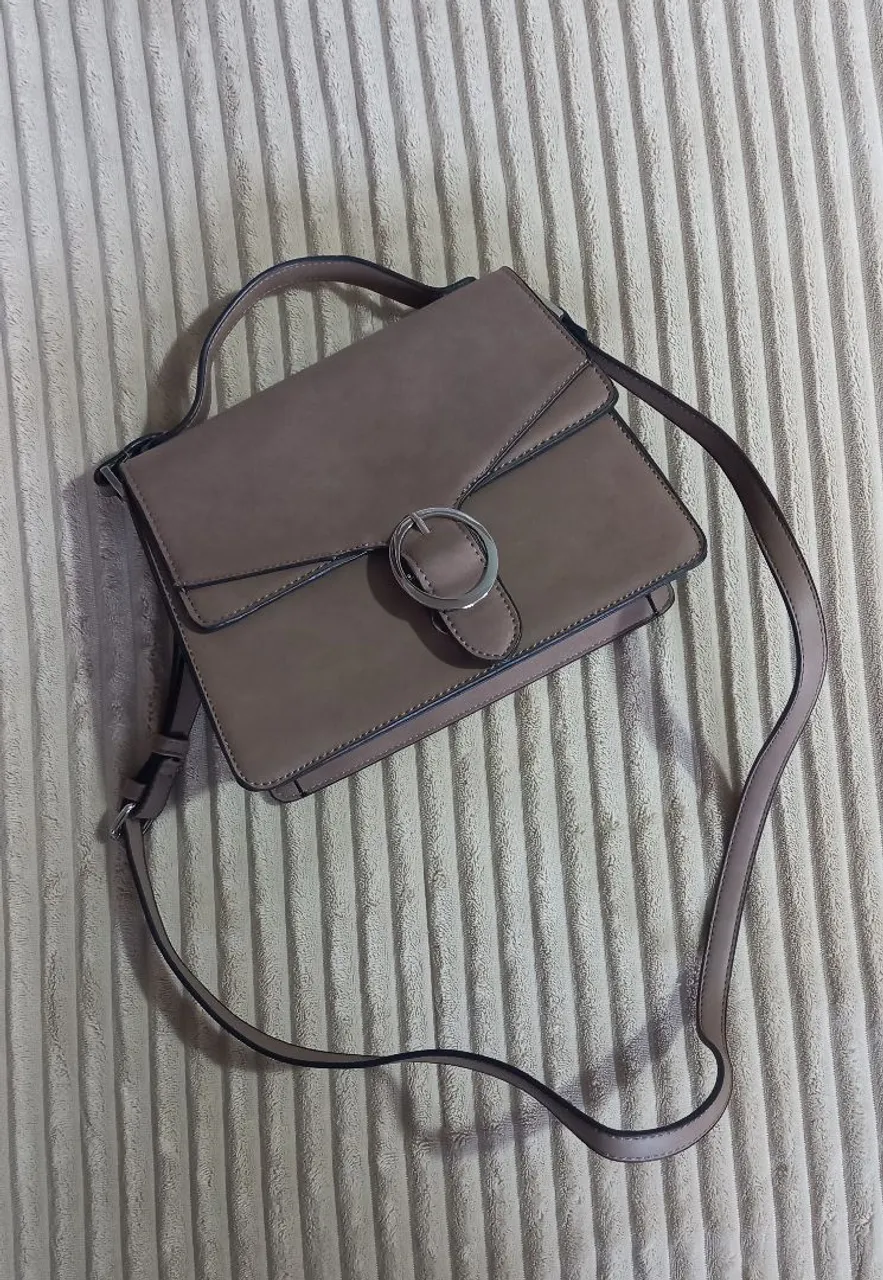 Bolsa de Ombro Elegante - Cor Neutra