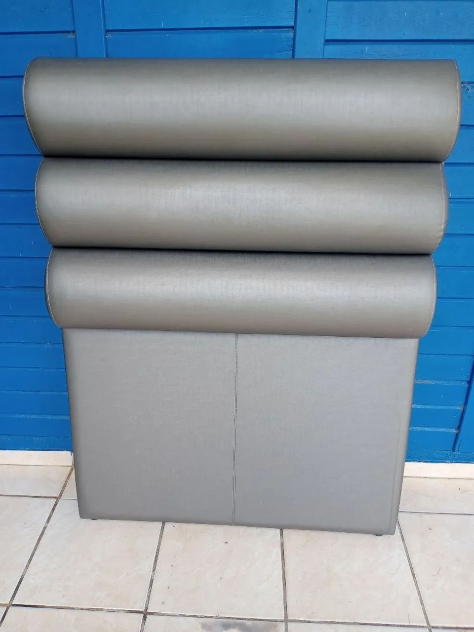 Com entrega Cabeceira de Cama Estofada Cinza Moderna