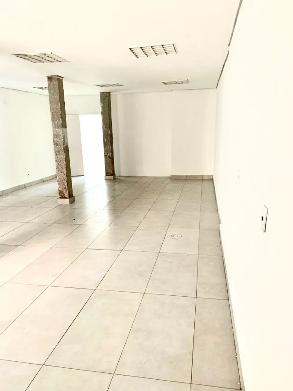 Linda loja - 130 m2 de área útil - 100 m da estação de metrô Praça da Árvore (linha azul) - Foto 3