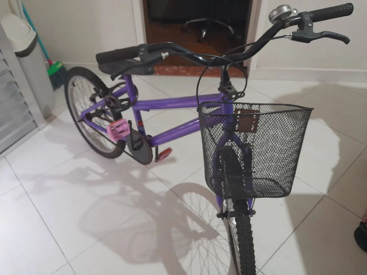 Bicicleta Aro 20 Roxa com Cesta - Foto 3