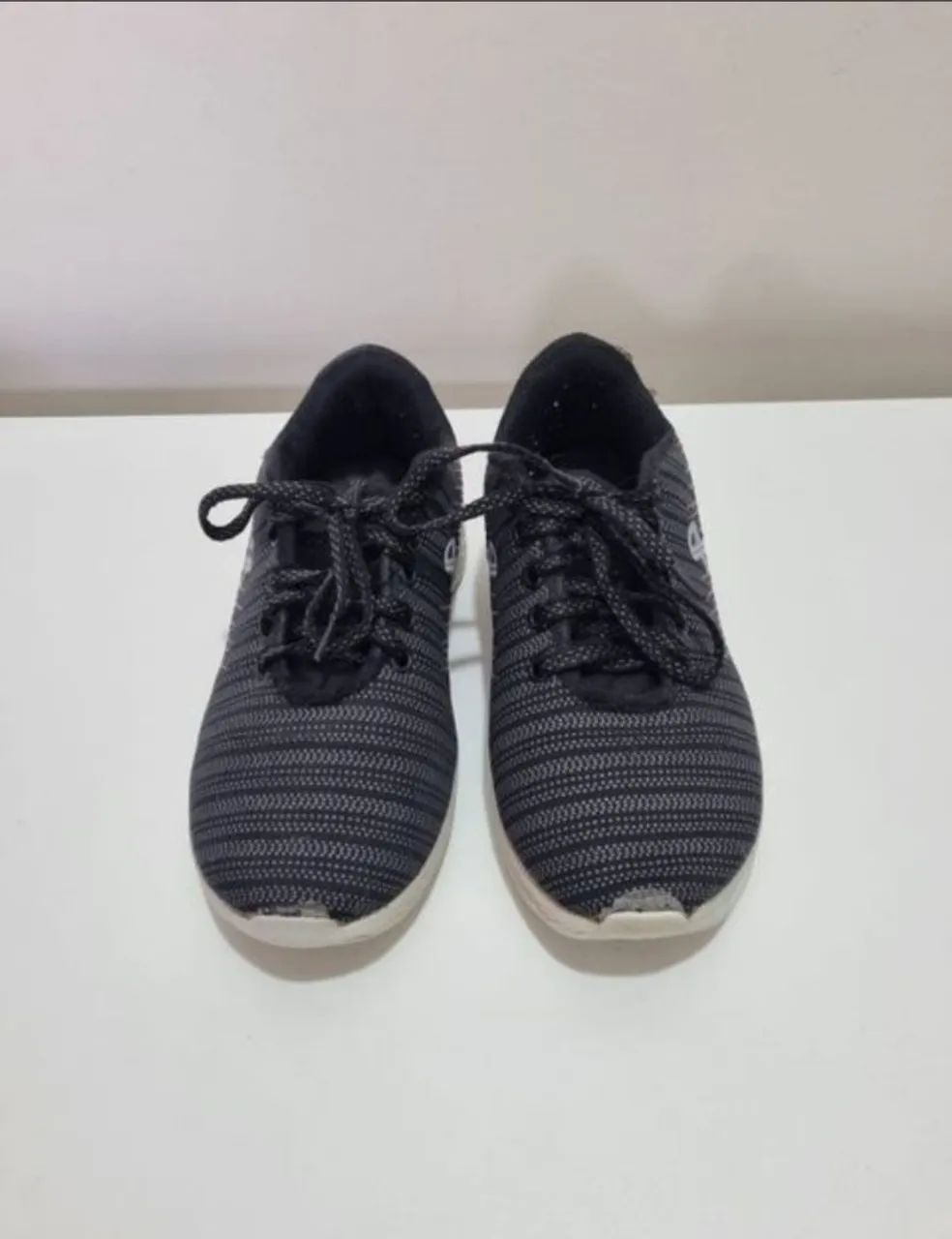 Tênis preto e rosa - Foto 3