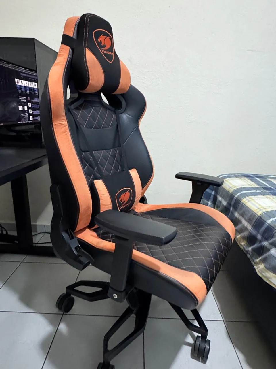 Cadeira gamer Cougar Armor Titan Pro
