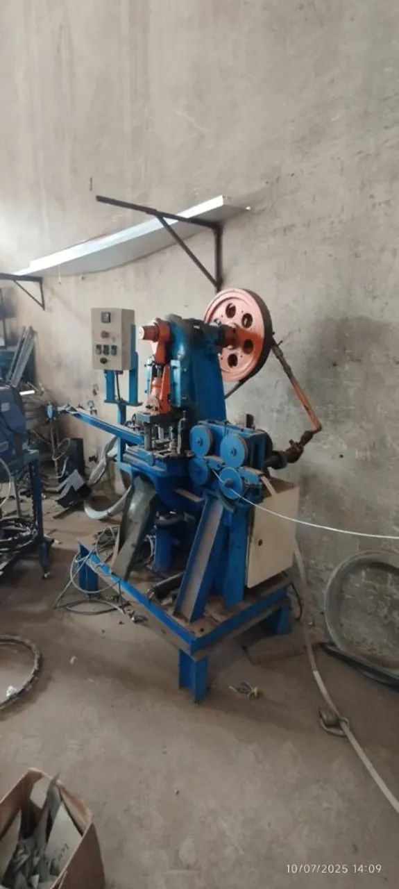 Máquina de fabricação de concertina 64296125055747120