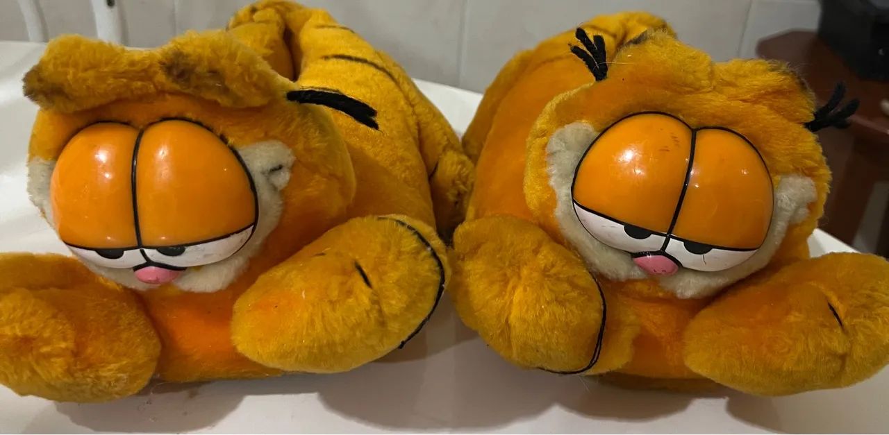 Pantufa infantil Garfield semi nova